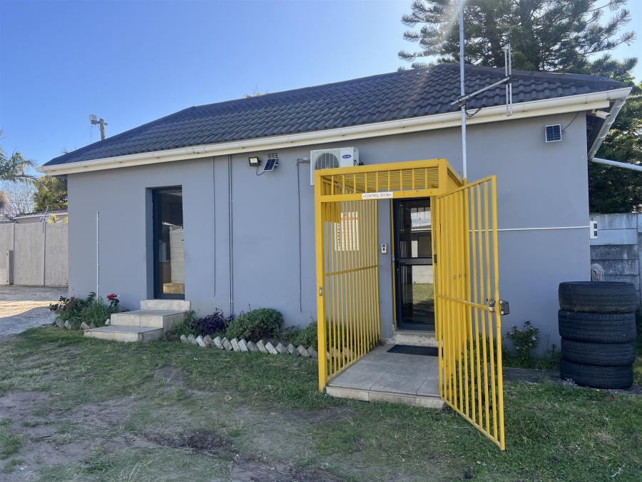 Commercial Property for Sale in Vincent Eastern Cape